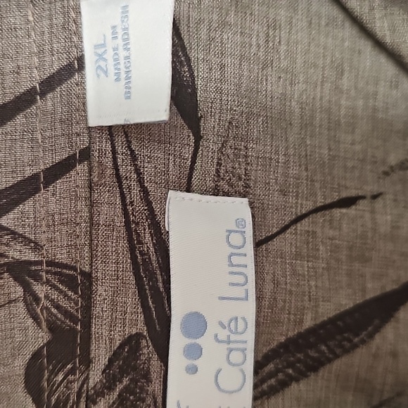 Button down - Picture 2 of 2